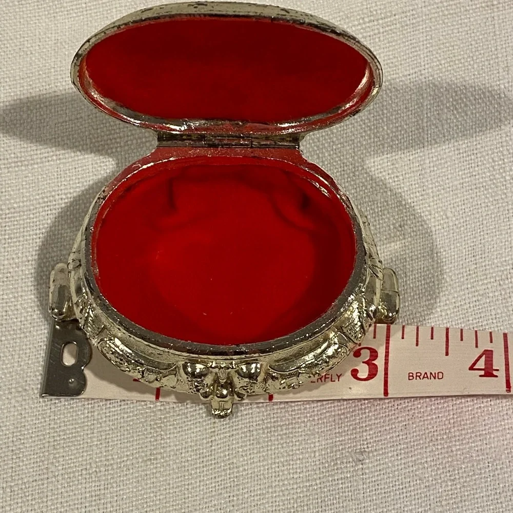 Vintage metal Jewelry Box - Organizer / trinket box